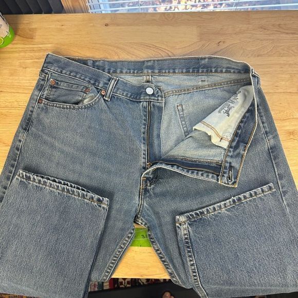 Levis 505 Regular Straight Men's 38x32 Medium Wash Denim Blue Jeans Zip - Picture 3 of 7
